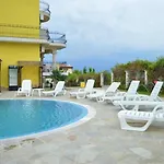 Appartamento Menada Hills